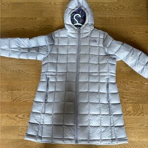 North Face Women's Silver Puffer Jacket